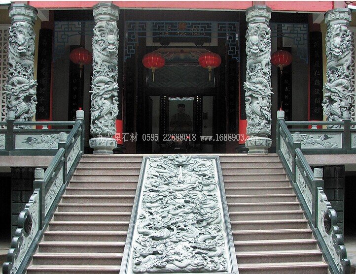 寺庙石雕龙柱雕塑