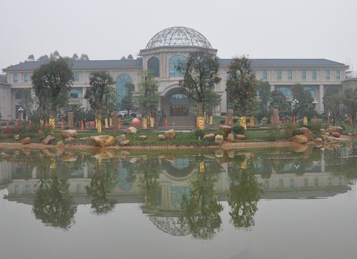 传统住宅庭院的水晶艺术