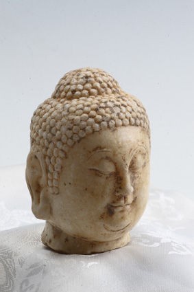 唐代汉白玉佛像赏析
